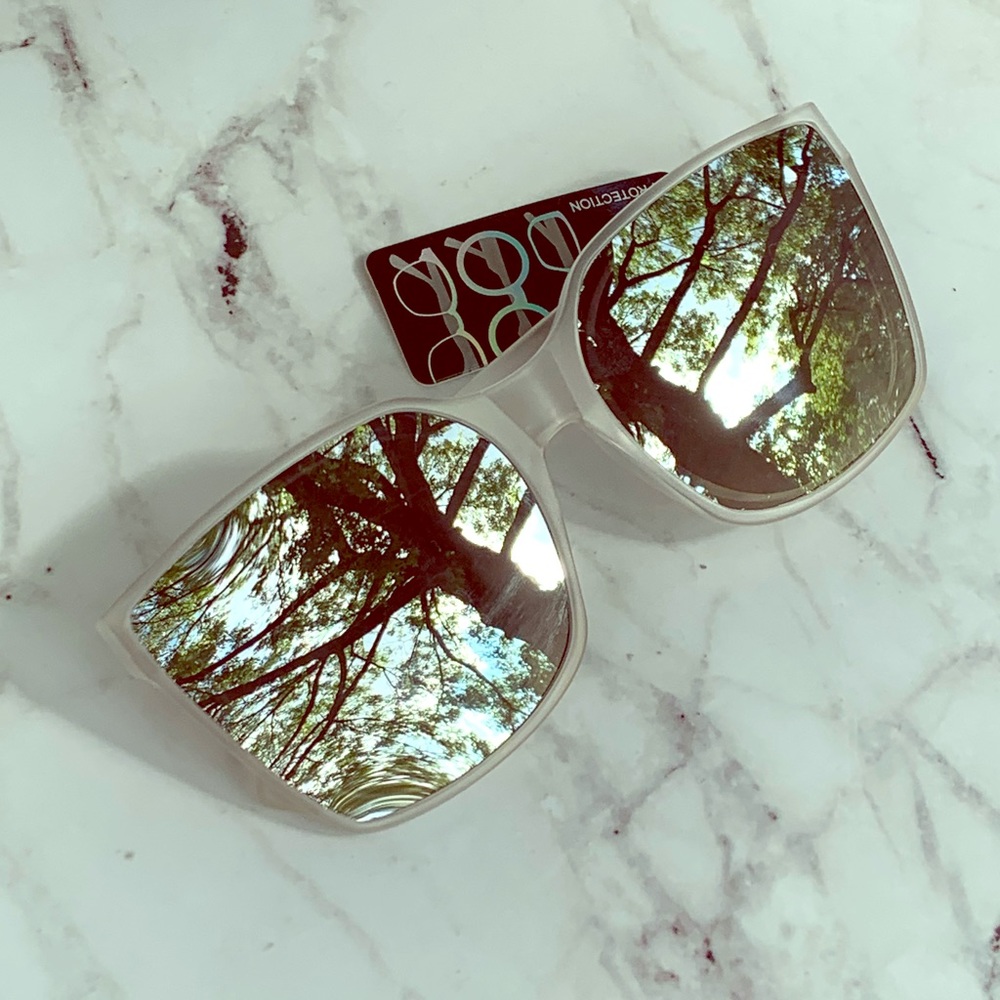 💙Sunglasses | clear/frosted frames